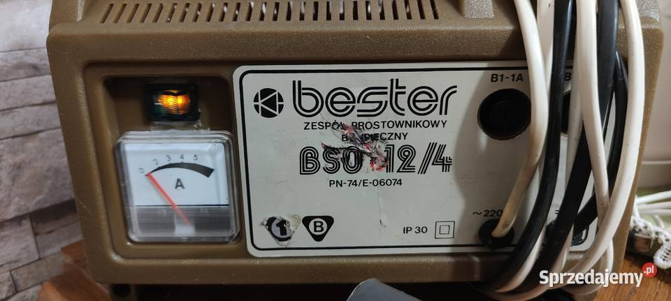 Prostownik Bester BNS 12V 4A Sprawny IKONA PRL Kielce