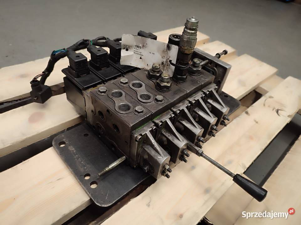 Rozdzielacz hydrauliczny 157H3889 MATBRO TS 260 Wilkowo