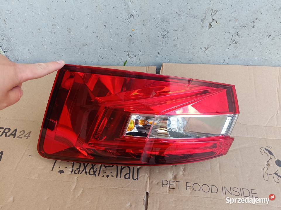 Skoda Superb III lampa prawy tył 3V9945208A Oświetlenie