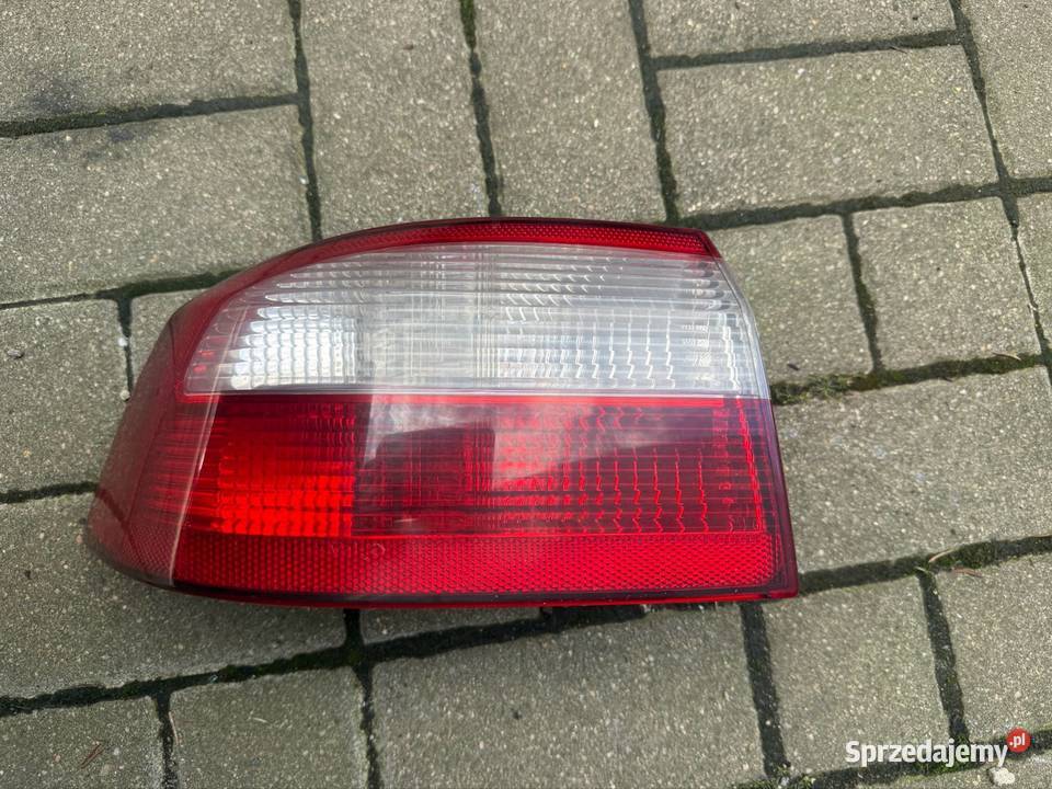 Lampa lewa tył zewnętrzna sedan Renault Laguna Lampy tylne Ostrów Wielkopolski