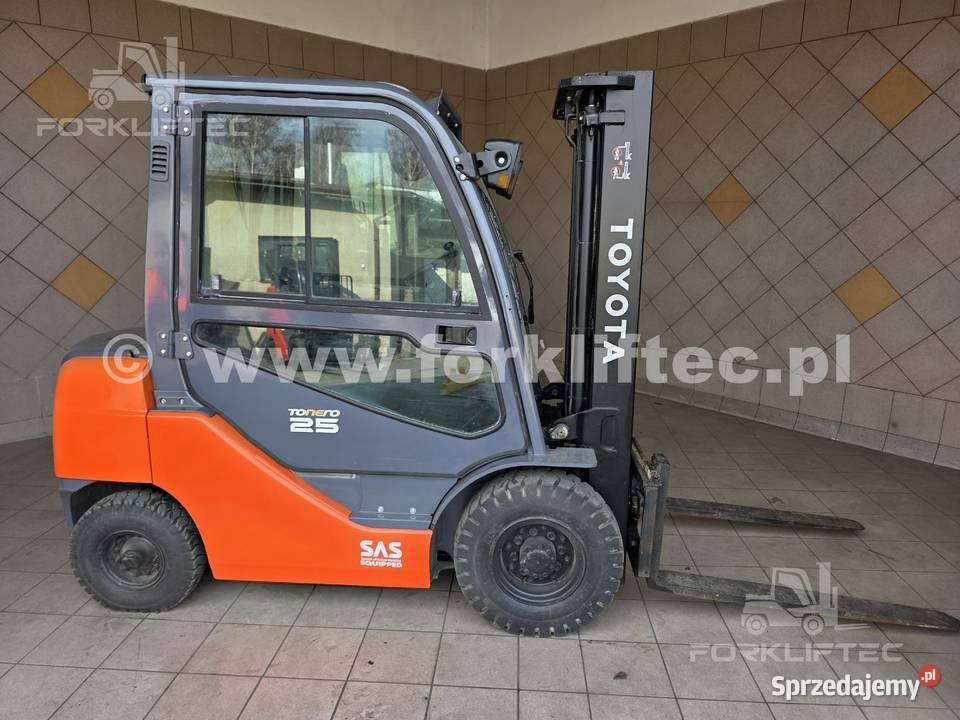 Wózek widłowy TOYOTA 8FDF25 kabina przesuw diesel Lędziny