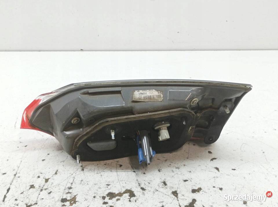 LAMPA TYŁ W KLAPĘ LEWA LIFT SEDAN E16 E17