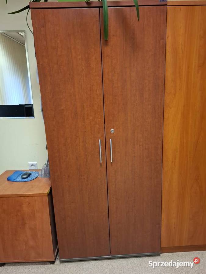 Szafa dwudrzwiowa z półkami wewnątrz Tychy