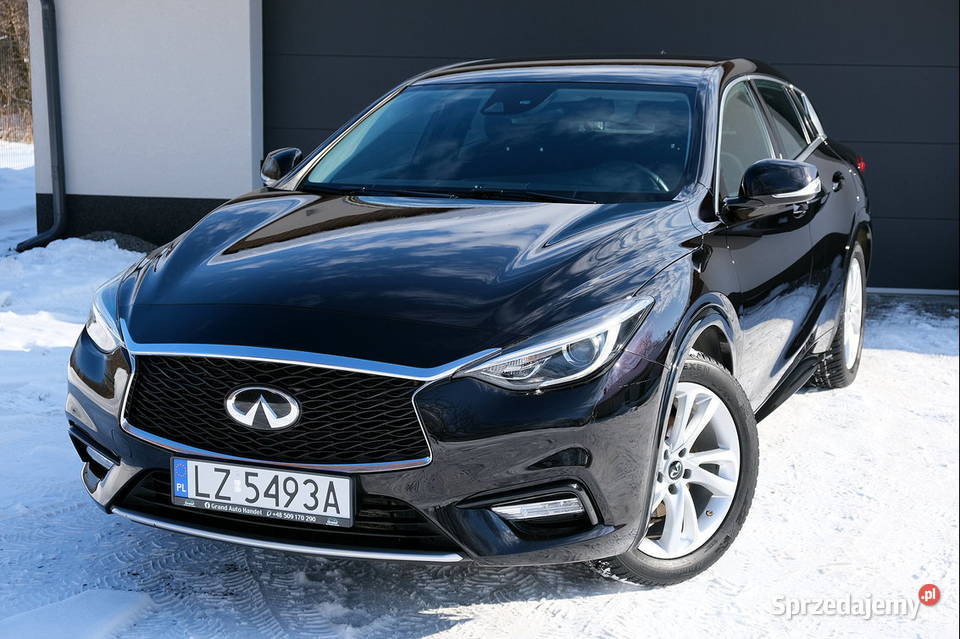 Infiniti Q30 nawigacja climatronic wielofunkcyjna kierownica