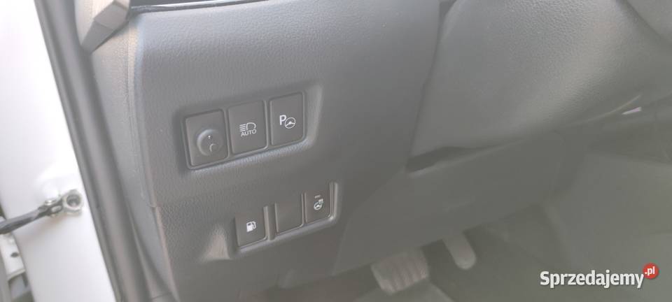 Toyota CHR hybrid Mały przebieg Salon Kielce sprzedam