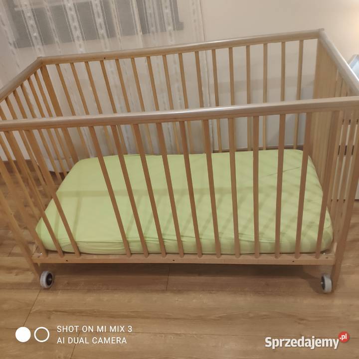 Sprzedam łóżeczko drewniane Jabłonka