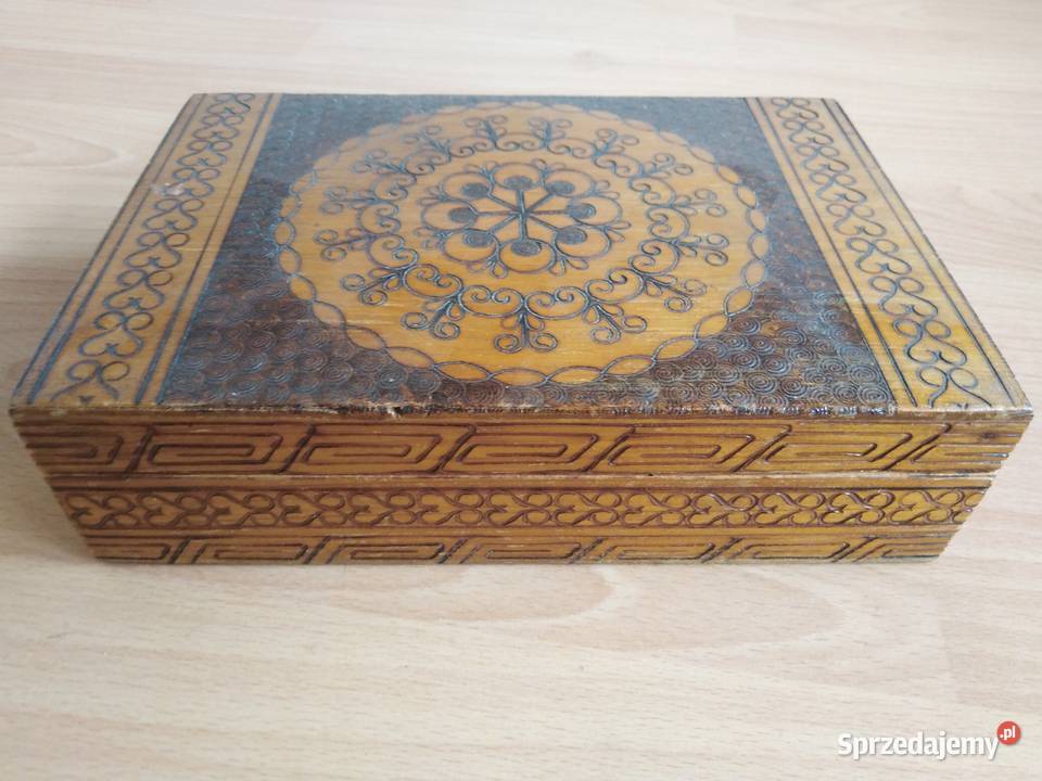 Pudełko szkatułka kuferek drewniane z okresu PRL pomorskie Lębork