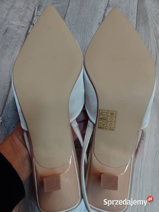 42 Beżowe bogato zdobione czółenka wieczorowe z inna Kraków