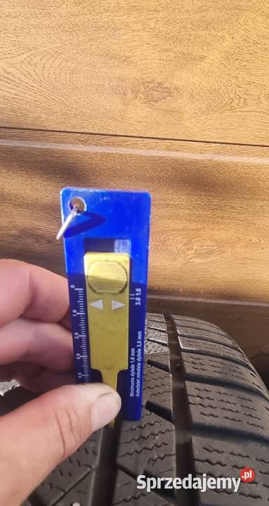 Oryginalne alufelgi Ford 17 cal z oponam Trzebiatów