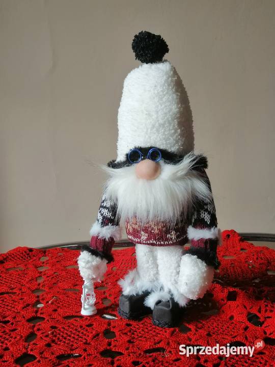 Skrzat świąteczny stojący z migoczącą latarenką Katowice