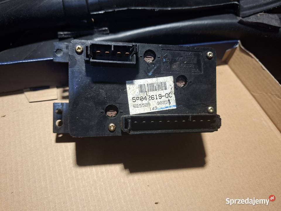 56042619 Jeep ZJ Grand cherokee włącznik grzania terenowe Łódź