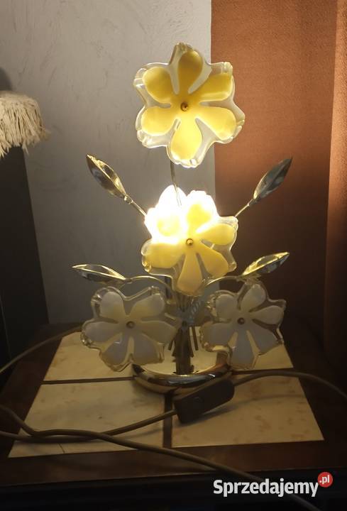 Lampka nocna z ubiegłej epoki Lampy stołowe i nocne