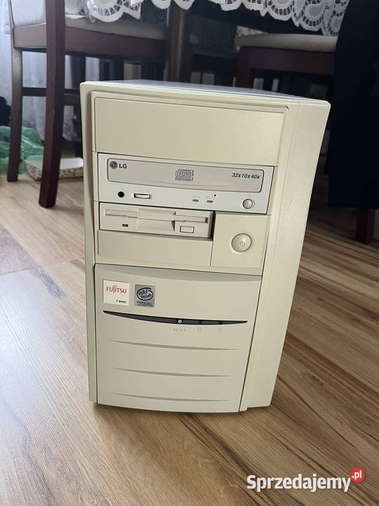 Zabytkowy komputer PC Fujitsu Tbird Intel Klasy Celeron