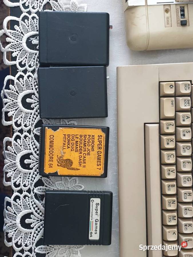 Commodore C64 datassette 4 cartrige dyskietkami Pozostałe Łomża