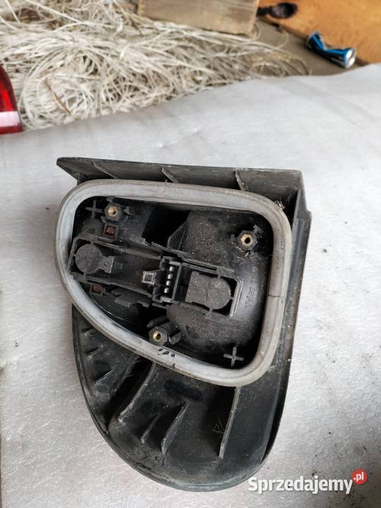 LAMPA TYŁ TYLNA PRAWA RENAULT LAGUNA Kamień-Kolonia