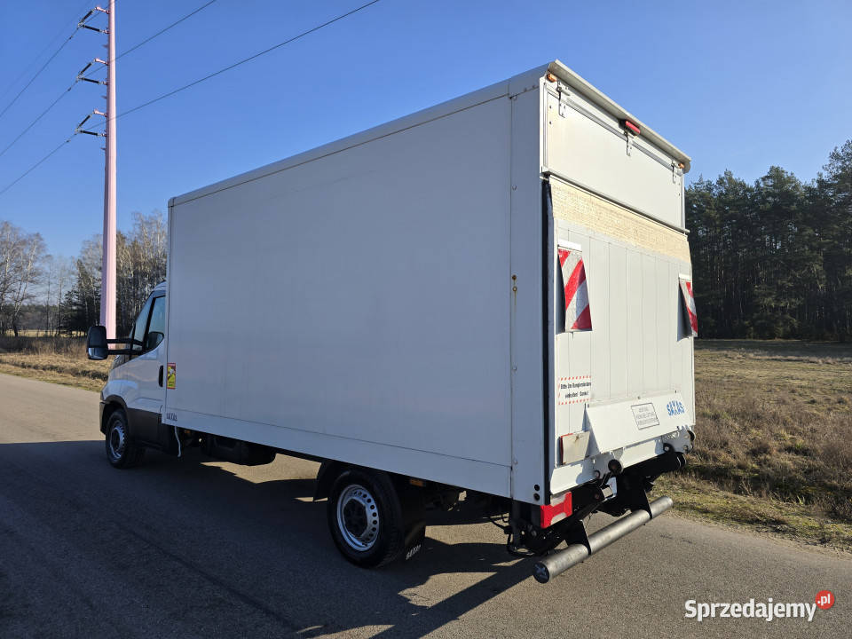 Samochód IVECO Daily 35160 kontener winda 2017 r Napęd tylna oś