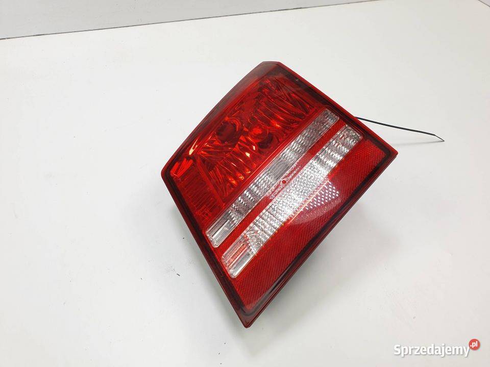 LAMPA W KLAPE PRAWA DODGE JOURNEY 04806368AB osobowe Lipno