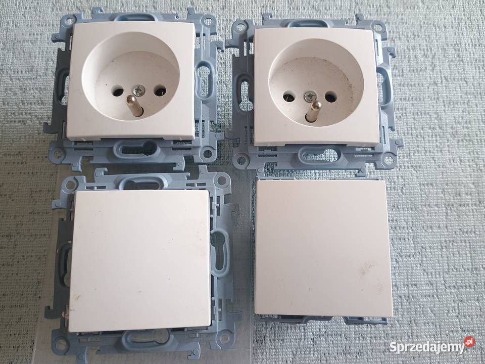 Gniazdko pojedyncze z uziemieniemwłącznik SIMONE Łódź