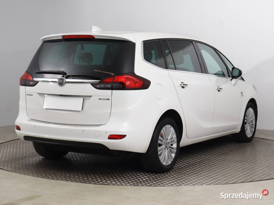 Opel Zafira Tourer 14 Turbo światła przeciwmgielne