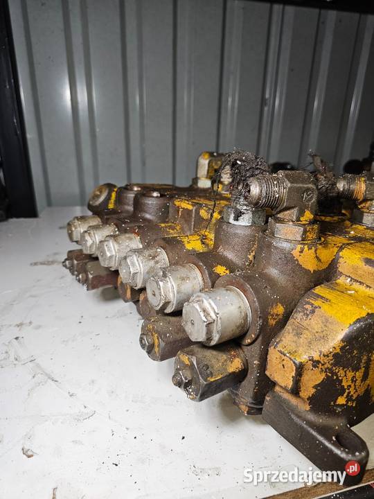 Rozdzielacz hydrauliczny koparki Case do modelu Gdynia