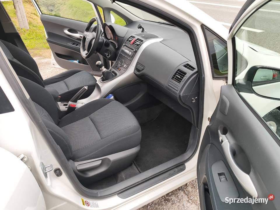 Toyota Auris 2011r Lift 16 Benz z Niemiec Rok produkcji 2011 świętokrzyskie