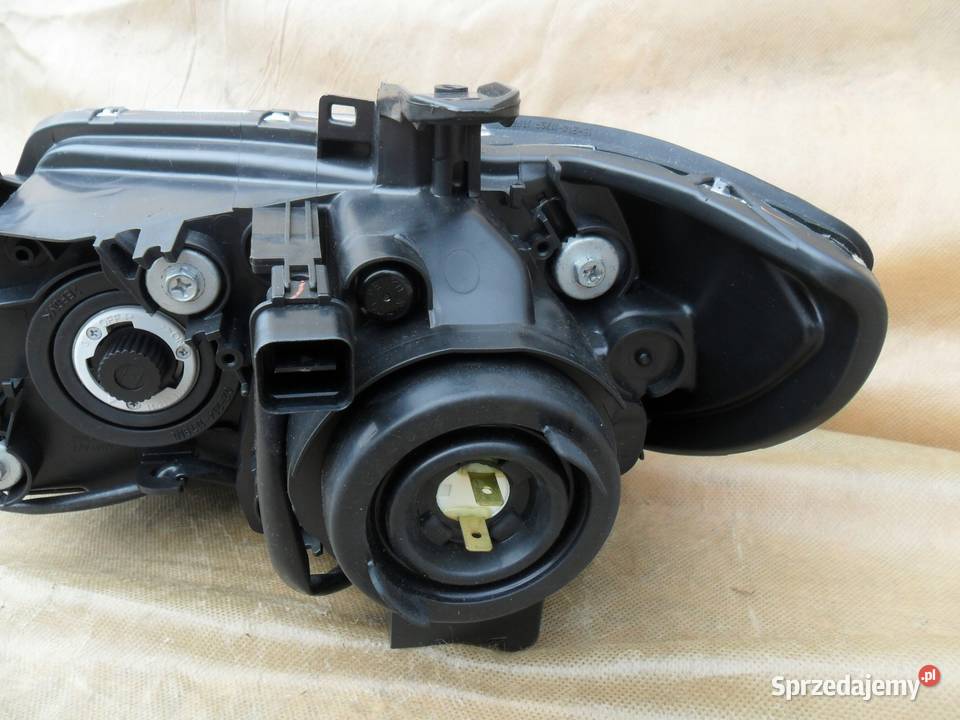 LAMPA PRAWY PRZÓD REFLEKTOR EU MITSUBISHI Nowy Tomyśl