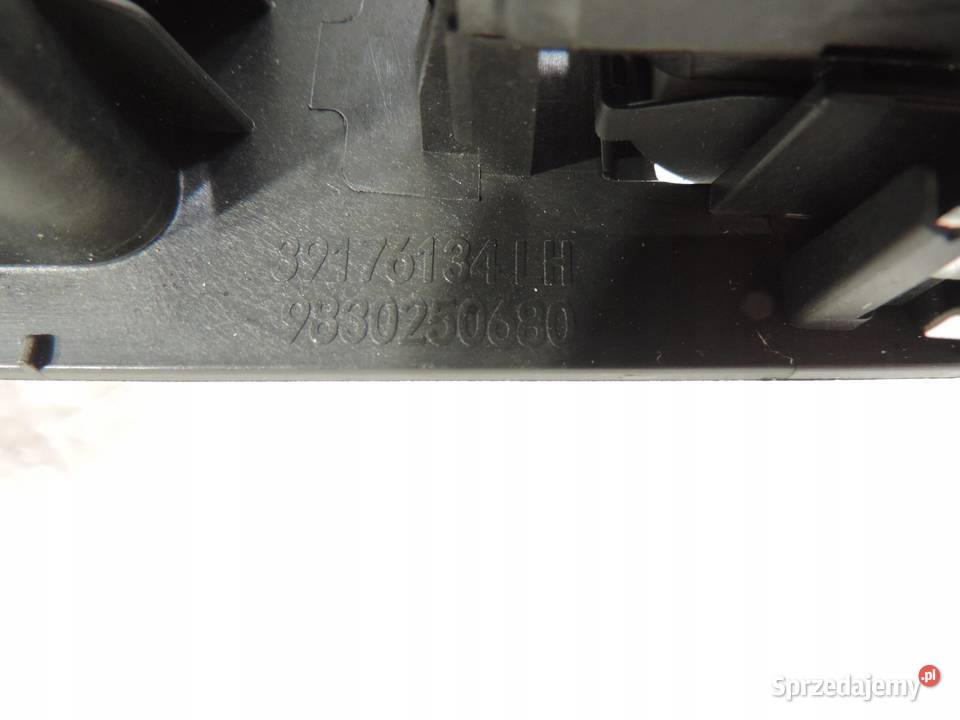Opel Corsa F PRZEŁĄCZNIK SZYB LEWY TYŁ 39176134 Panele sterowania, przełączniki