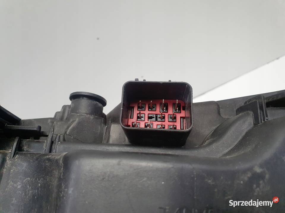 LAMPA PRAWA Volvo V70 III XC70 S80 II XENON osobowe