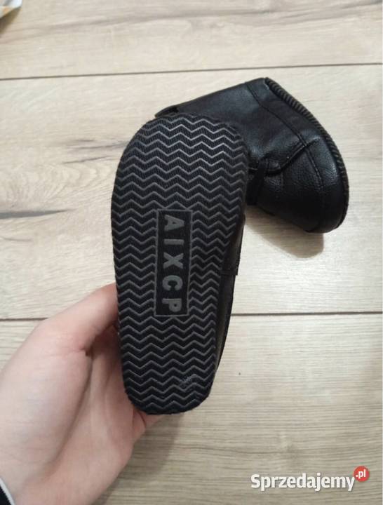 Czarne buciki niechodki chłopca Kłodawa