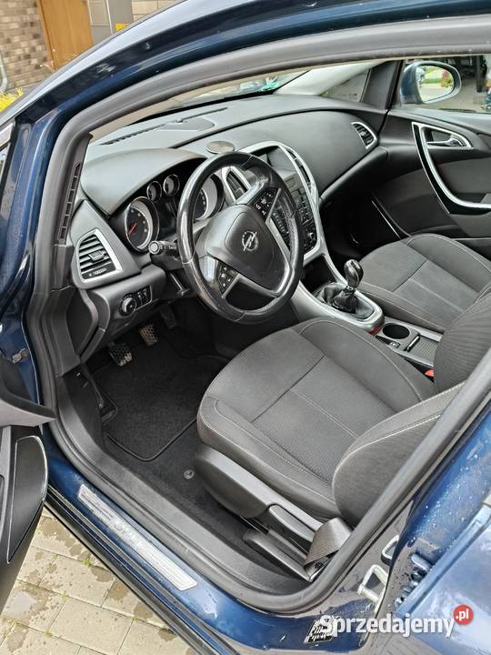 Opel Astra J 16 2010 z bagażnikiem FlexFix Wrocław