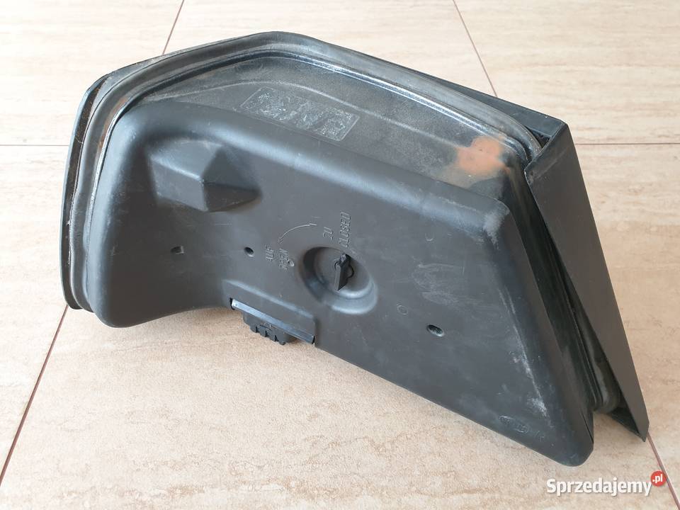 Mercedes W124 sedan lampa prawy tył ciemna Hella Legnica
