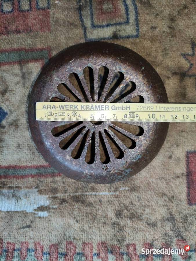 Zbiorniczekosłona i wtyczka siłowa Przeworno