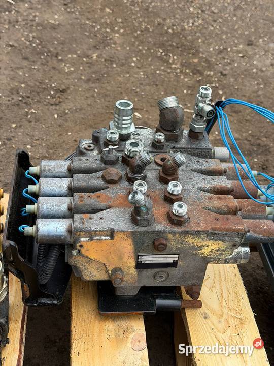 Rozdzielacz hydrauliczny czterosekcyjny HYSTER