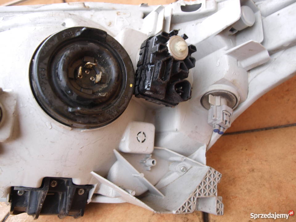 Toyota Hilux Lampa prawa 2005 2012r europa Oświetlenie