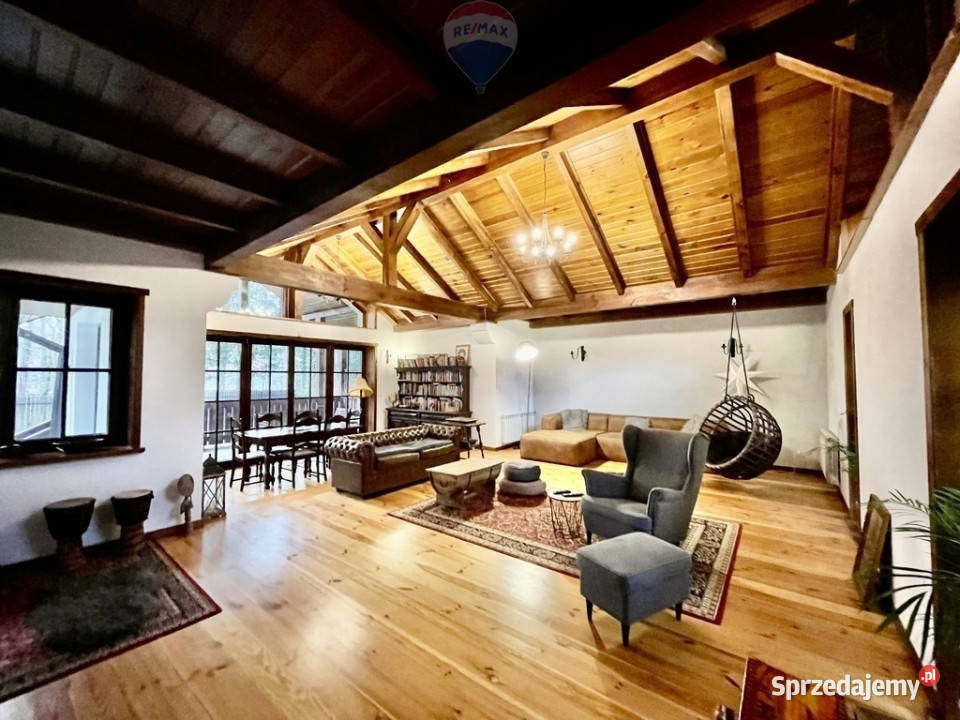 Podmiejska mała willa otoczona sosnami mieszkalny mazowieckie Zalesie Górne