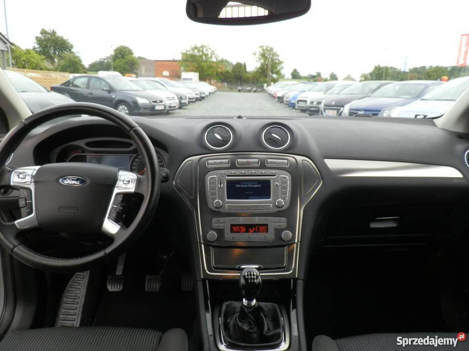 Ford Mondeo srebrny światła przeciwmgłowe Wolica Pusta