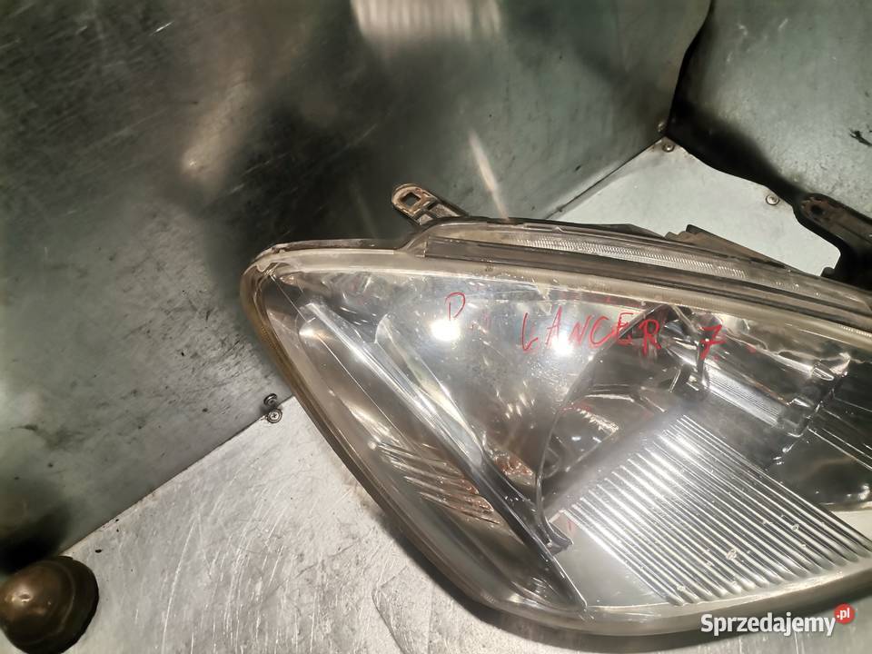 REFLEKTOR LAMPA PRAWY PRZÓD MITSUBISHI LANCER 7 Rok produkcji 2003 Nowy Sącz
