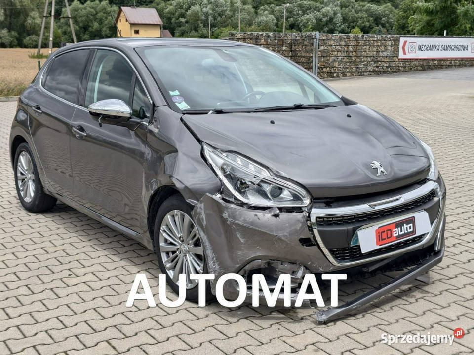 Peugeot 208 lifcie 12 benzyna 110 niski przebieg