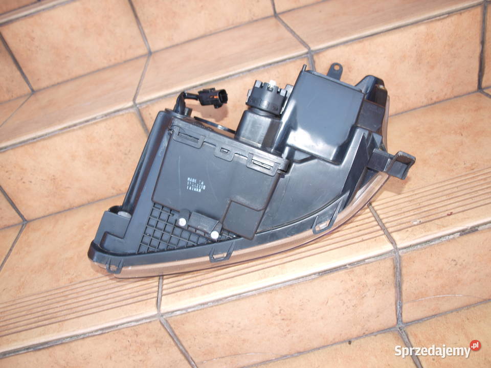 Toyota Avensis T25 lampa prawa przód zwykła 2003 Lampy przednie wielkopolskie Kalisz