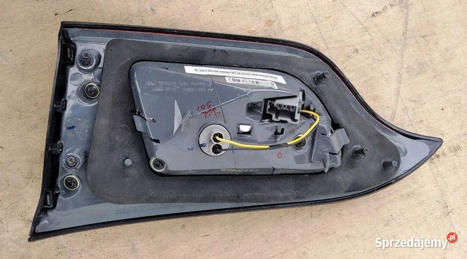 JEEP CHEROKEE KL LAMPA TYŁ LEWA KLAPA