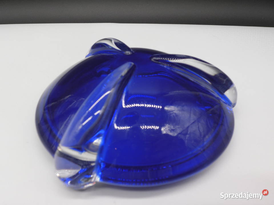 Popielniczka ze szkła kobaltowego lata 70 Raszków