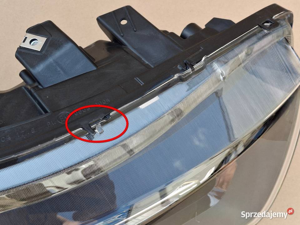 IVECO DAILY IV LIFT 19 REFLEKTOR PRAWY FULL LED Kargowa