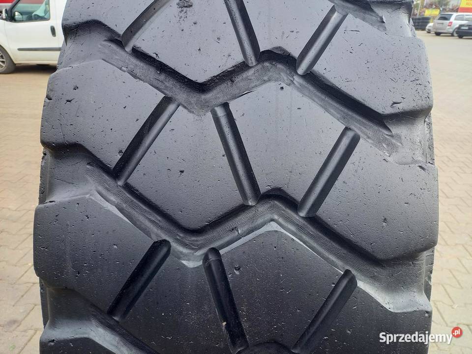 Opona używana przemysłowa 235R25 WIND POWER W739 25cale Do maszyn budowlanych Zaścianki