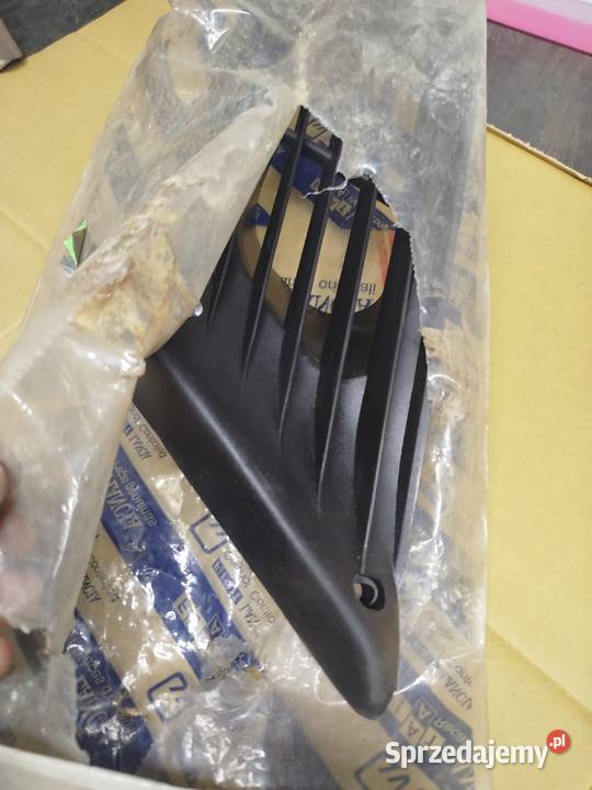 Wlot powietrza boczny Fiat 126p FLEL Klucze