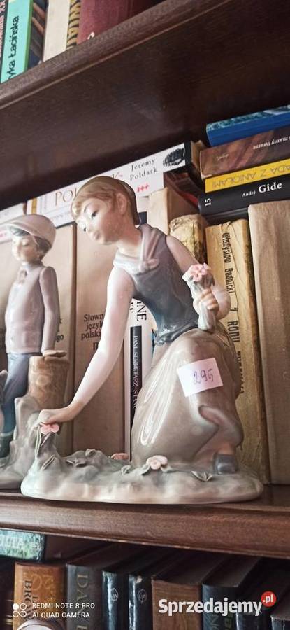 Figurka Dziewczyna zrywająca kwiaty Lladro Spain