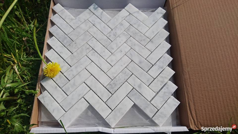 Mozaika marmurowa Bianco Carrara jodełka Niemcza