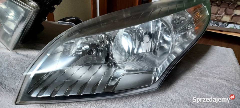 sprzedam przednie reflektory renault megane3 z Lampy przednie Łódź
