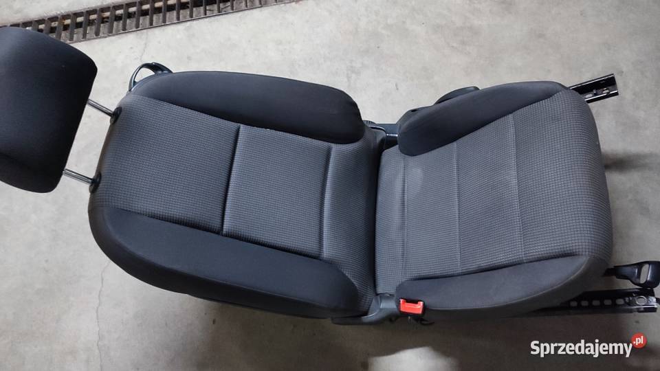 FOTELLEWY AUDI A 3 8 P 3 DRZWIOWY Fotele i kanapy Wrocław