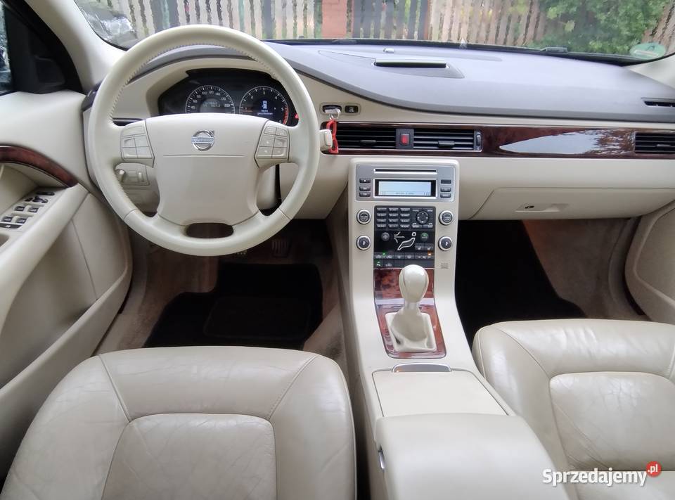 Piękne Volvo V70 Momentum 24d 185 sprawny i elektryczne lusterka Roszkowice sprzedam