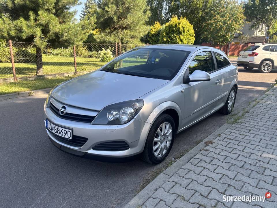 Opel Astra GTC 14 Benzyna Nowy rozrząd 2 Kpl kół 1400cm3 Zamość sprzedam